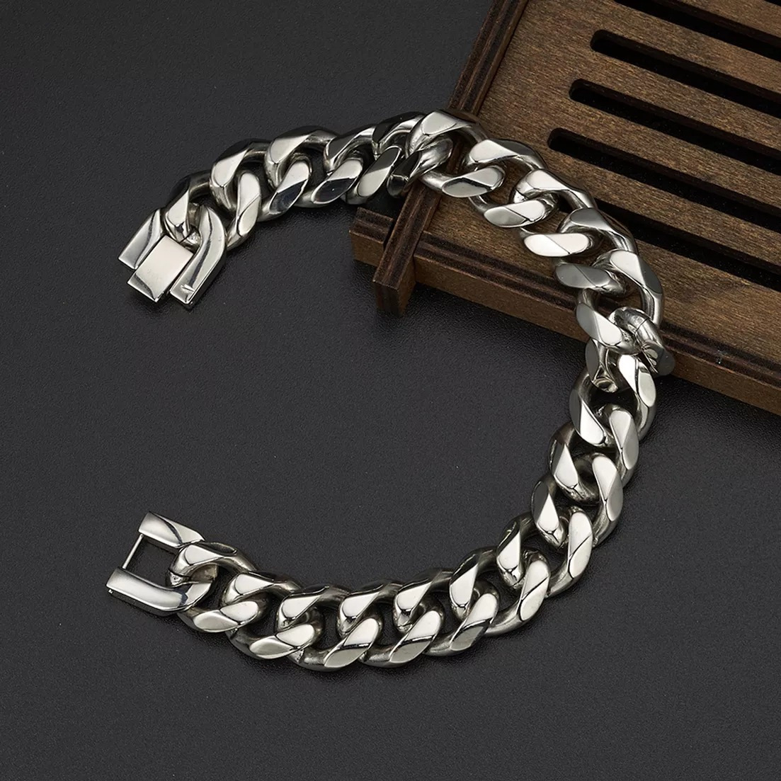 9MM-15MM ポリッシュ仕上げ 316Lステンレススチー - Ceramic Link Bracelet のレビューと価格